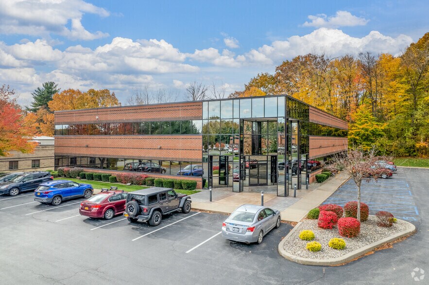 28 Corporate Dr, Clifton Park, NY à louer - Photo de l’immeuble – Image 2 sur 5