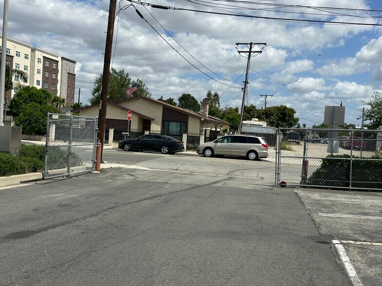 219 S 3rd Ave, La Puente, CA à louer - Photo de l’immeuble – Image 2 sur 3