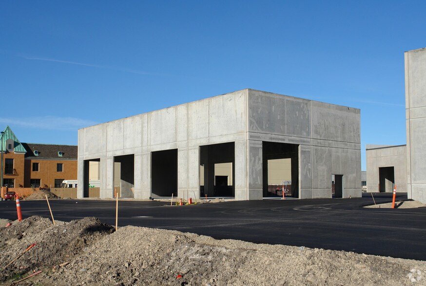 3991 N Freeway Blvd, Sacramento, CA à louer - Photo de l’immeuble – Image 3 sur 6