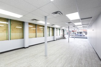 2921 Danforth Av, Toronto, ON à louer Photo intérieure– Image 2 sur 7