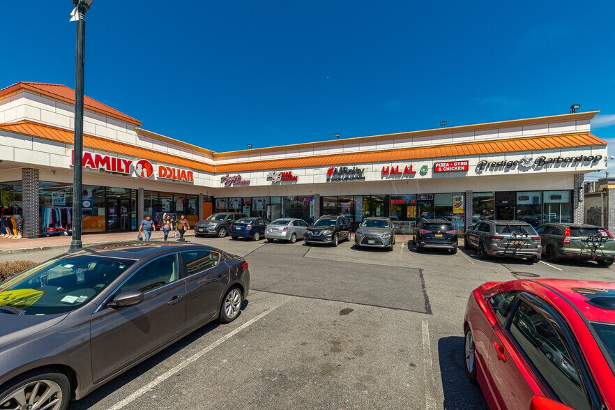 727-759 Suffolk Ave, Brentwood, NY à louer - Photo de l’immeuble – Image 1 sur 13