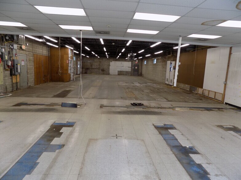 790 Farmington Ave, Bristol, CT à vendre - Photo de l’immeuble – Image 2 sur 9