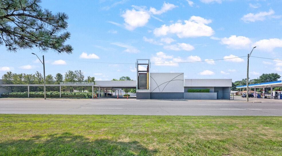 21413 W 8 Mile Rd, Detroit, MI à vendre - Photo de l’immeuble – Image 3 sur 36
