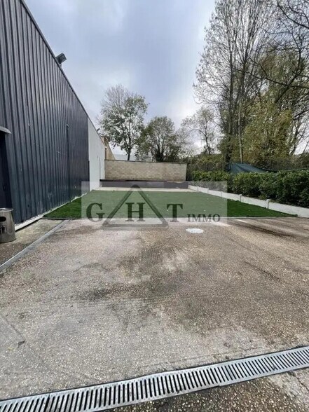 Local commercial dans Champigny-sur-Marne à vendre - Photo de l’immeuble – Image 3 sur 16