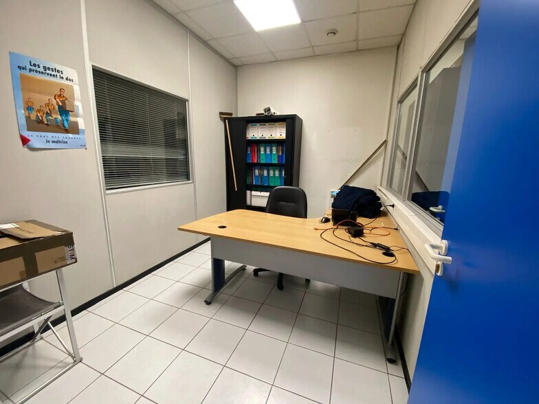 16 Boulevard Des Acieries, Marseille à louer - Photo de l’immeuble – Image 3 sur 7