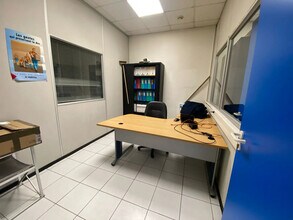 16 Boulevard Des Acieries, Marseille à louer Photo intérieure– Image 2 sur 6