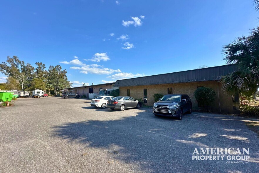 2209 Industrial Blvd, Sarasota, FL à vendre - Photo de l’immeuble – Image 2 sur 10