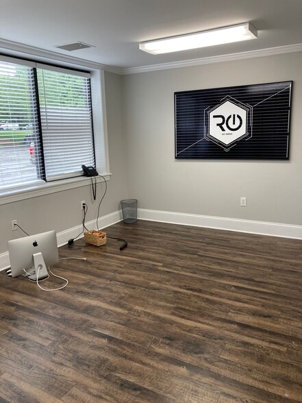 378 Crompton St, Charlotte, NC à louer - Photo de l’immeuble – Image 3 sur 13