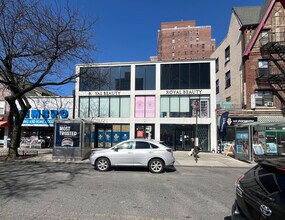 107-29 71st Ave, Forest Hills, NY à louer Photo de l’immeuble– Image 1 sur 6