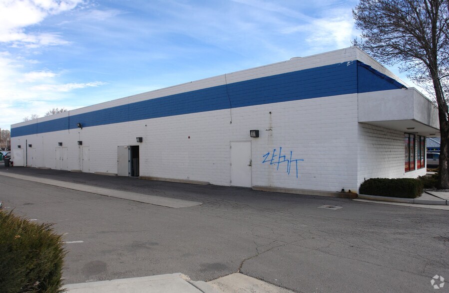 465 E Plumb Ln, Reno, NV à vendre - Photo de l’immeuble – Image 3 sur 7