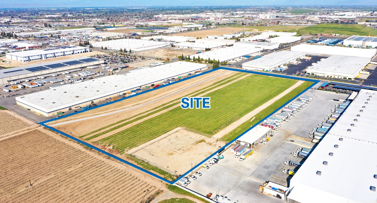 East Avenue Ave, Fresno, CA à louer Aérien– Image 1 sur 3