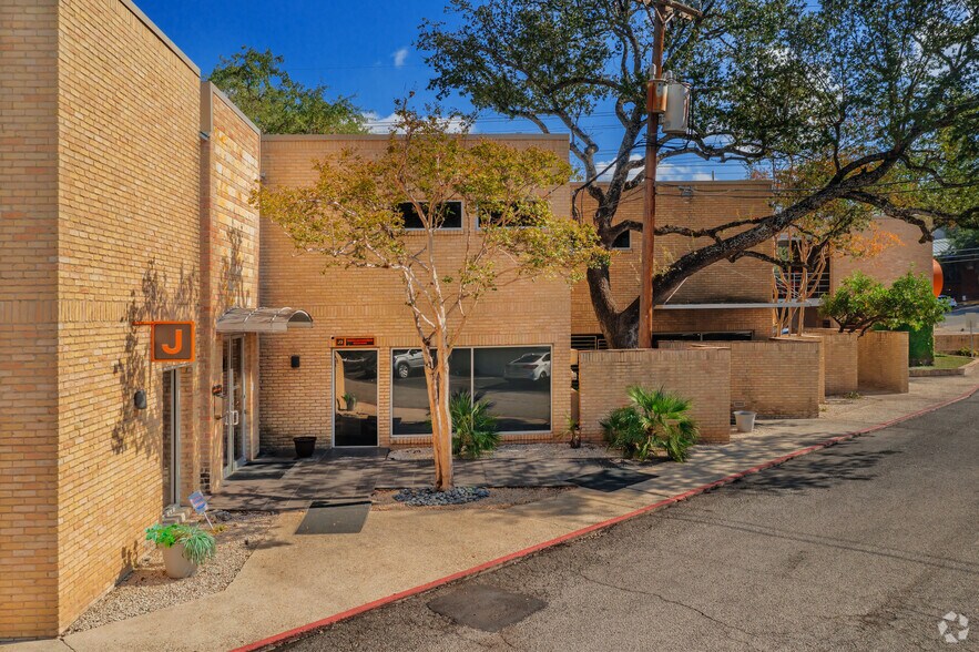 8647 Wurzbach Rd, San Antonio, TX à vendre - Photo de l’immeuble – Image 3 sur 13