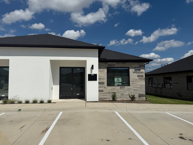 6000 Alma Rd, McKinney, TX à louer - Photo de l’immeuble – Image 1 sur 13