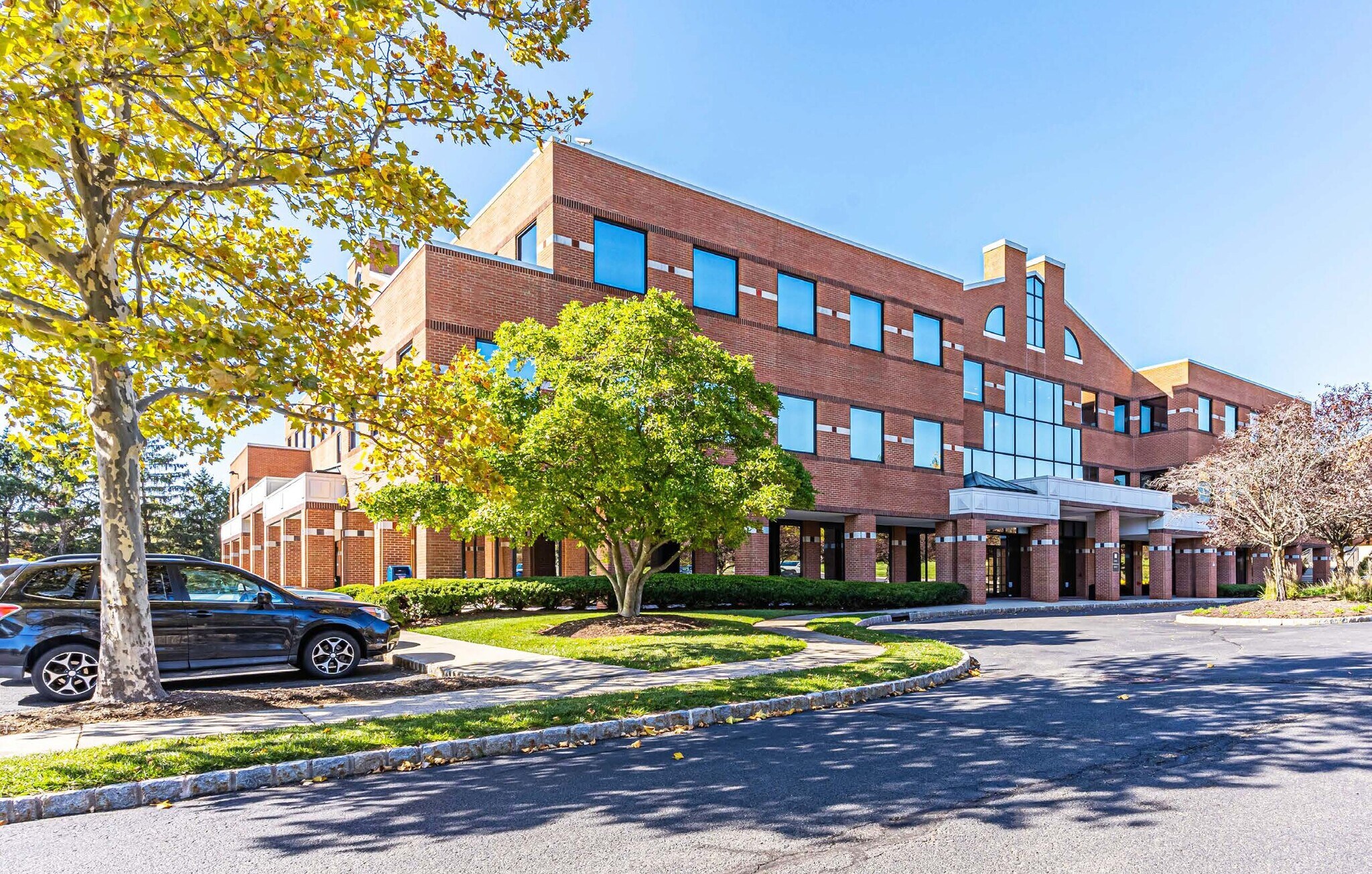 1 Crossroads Dr, Bedminster, NJ à louer Photo de l’immeuble– Image 1 sur 24