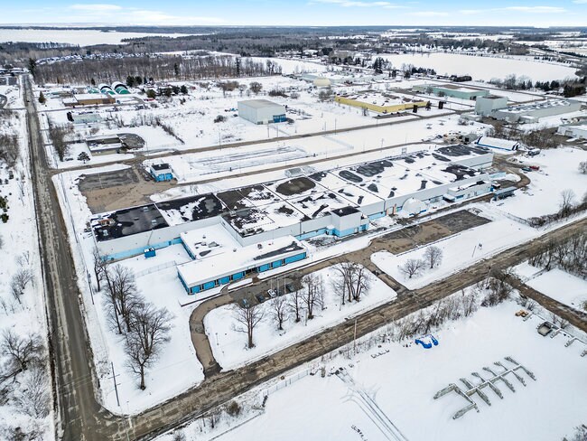404 Hartney St, Arnprior, ON à louer - Photo de l’immeuble – Image 2 sur 5