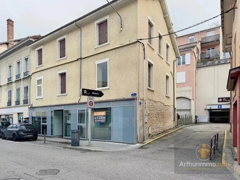 Local commercial dans Bourgoin-Jallieu à vendre - Photo de l’immeuble – Image 1 sur 11