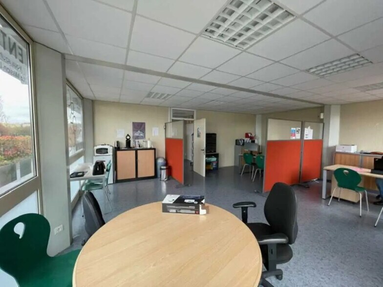 Bureau dans Villers-Cotterêts à louer - Photo de l’immeuble – Image 1 sur 4