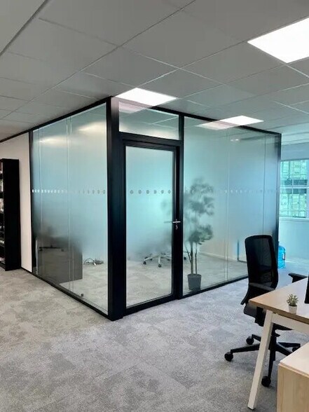 Bureau dans Courbevoie à louer - Photo de l’immeuble – Image 2 sur 8