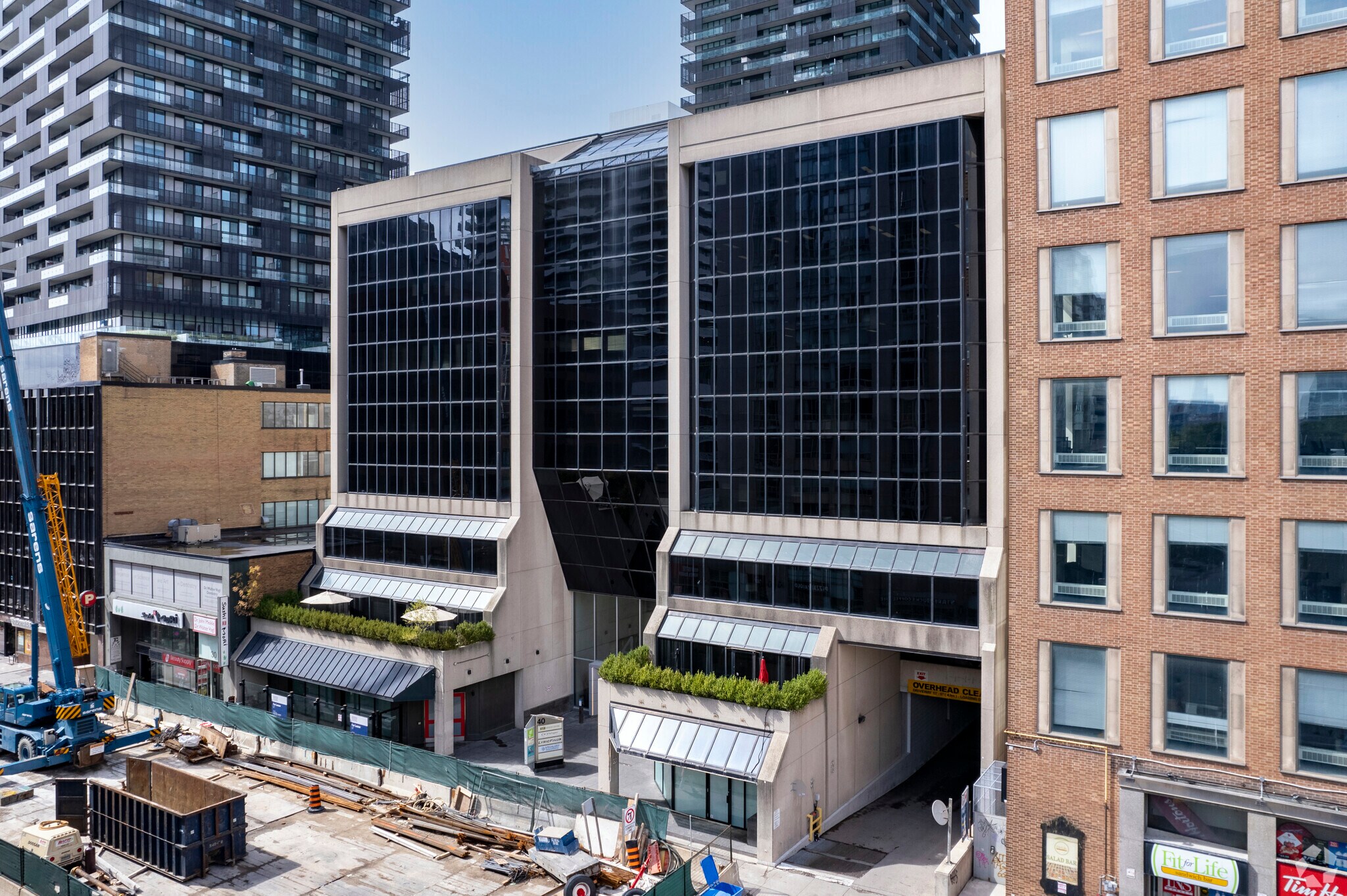 40 Eglinton Ave E, Toronto, ON à louer Photo de l’immeuble– Image 1 sur 3