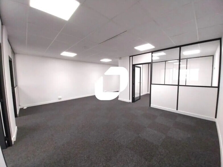Bureau dans Rosny-sous-Bois à louer - Photo de l’immeuble – Image 2 sur 18