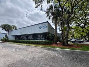 5440 NW 33rd Ave, Fort Lauderdale, FL à louer Photo intérieure– Image 2 sur 35