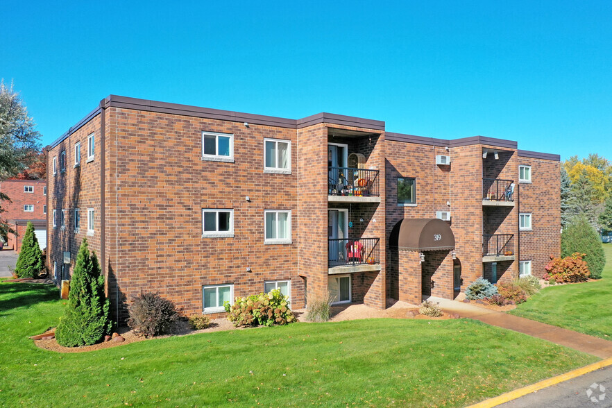 219 7th St N, Sartell, MN à vendre - Photo principale – Image 1 sur 7