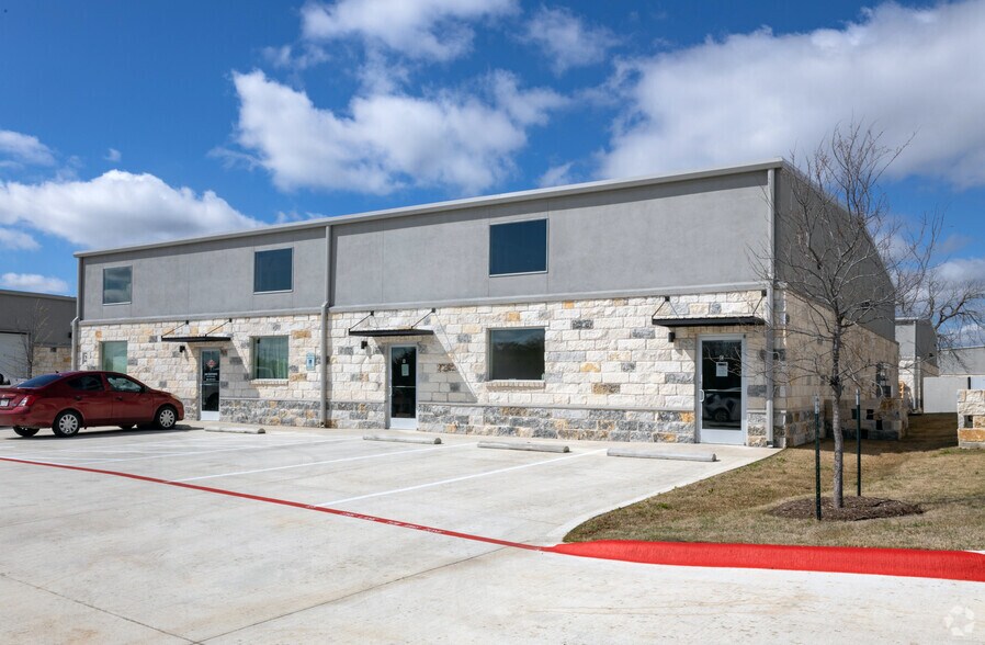7688 183A Frontage Rd, Leander, TX à louer - Photo principale – Image 1 sur 16