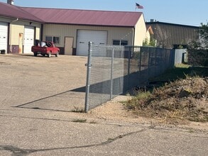 717 27th St SE, Minot, ND à louer Photo de l’immeuble– Image 2 sur 5