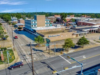 Plus de détails pour 108 E Hospital St, Nacogdoches, TX - Local d’activités à vendre