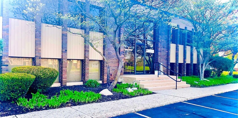 1486 44th St SE, Kentwood, MI à louer - Photo de l’immeuble – Image 2 sur 11