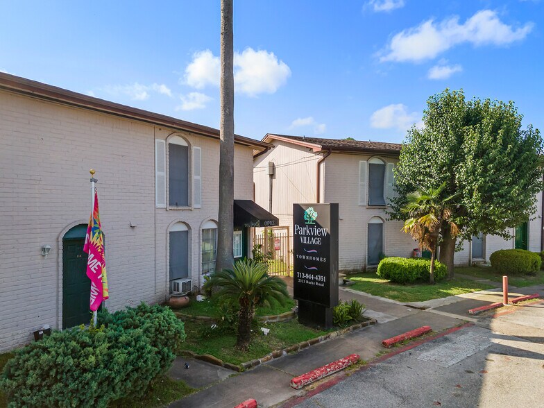 2323 Burke, Pasadena, TX à vendre - Photo de l’immeuble – Image 3 sur 27