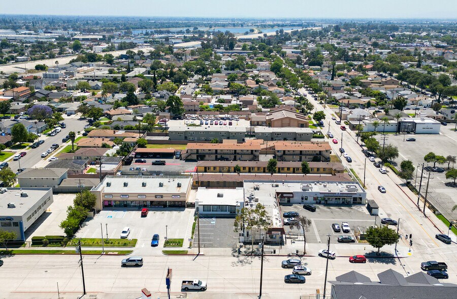 209 E Beverly Blvd, Montebello, CA à louer - Photo de l’immeuble – Image 2 sur 9