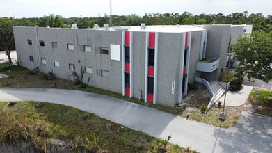 13320 Metro Pky, Fort Myers, FL à louer Photo de l’immeuble– Image 1 sur 2