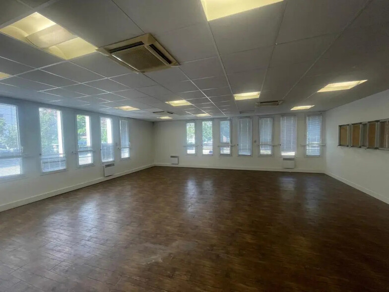 Bureau dans Bordeaux à vendre - Photo de l’immeuble – Image 3 sur 15