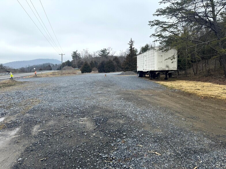 Route 259 Hwy, Fulks Run, VA à louer - Photo de l’immeuble – Image 1 sur 15