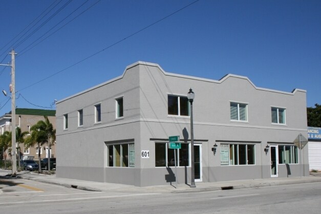 601 N Dixie Hwy, West Palm Beach, FL à louer - Photo de l’immeuble – Image 2 sur 5