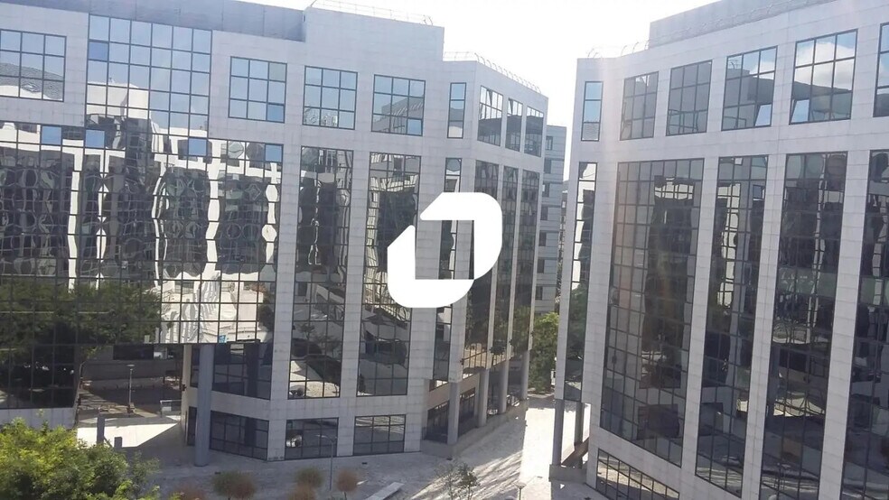 Bureau dans Noisy-le-Grand à louer - Photo de l’immeuble – Image 1 sur 3