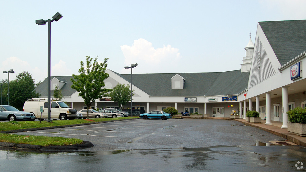 292 Spielman Hwy, Burlington, CT à louer - Photo de l’immeuble – Image 3 sur 14