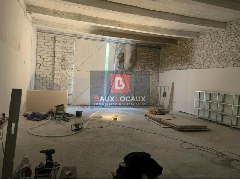 Local commercial dans Salon-de-Provence à louer - Photo de l’immeuble – Image 1 sur 3