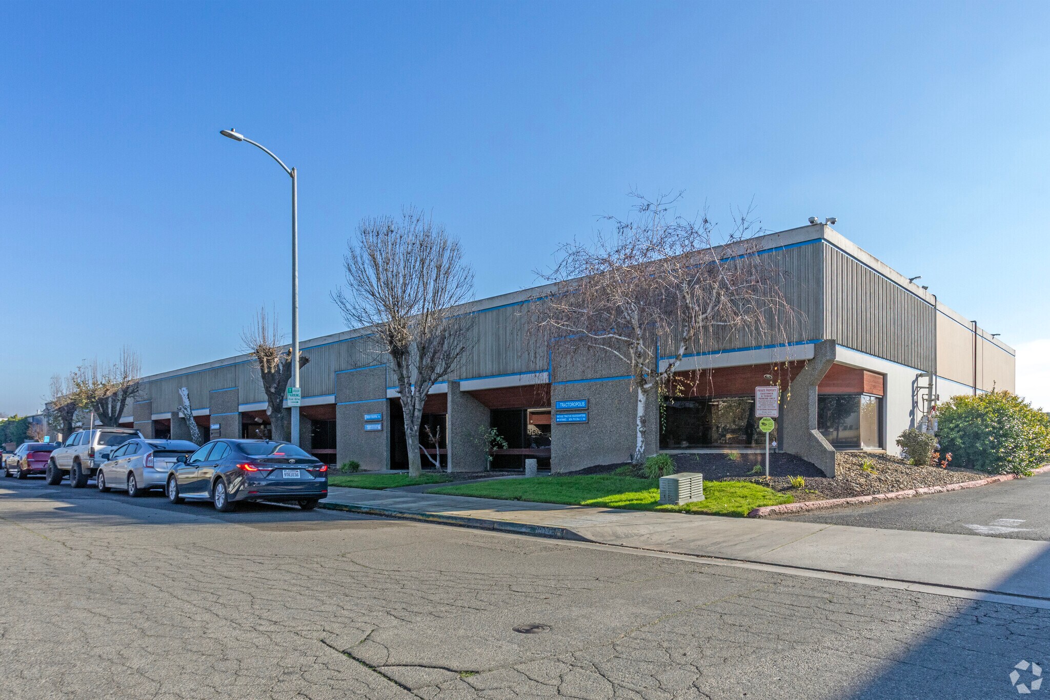 4175 W Sierra Madre Ave, Fresno, CA à louer Photo principale– Image 1 sur 5