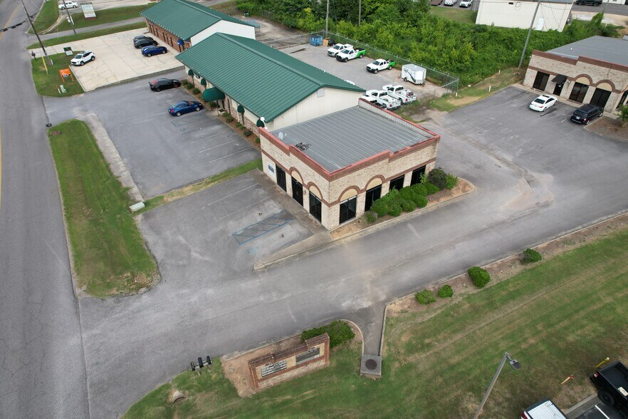 100 Yeager Pky, Pelham, AL à louer - Photo de l’immeuble – Image 3 sur 3