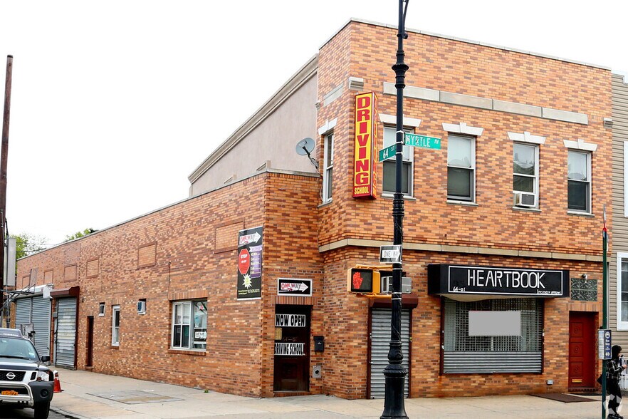 64-01 Myrtle Ave, Ridgewood, NY à louer - Photo de l’immeuble – Image 1 sur 2