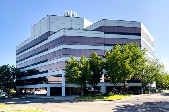 7090 S Union Park Ctr, Midvale, UT à louer - Photo de l’immeuble – Image 1 sur 1
