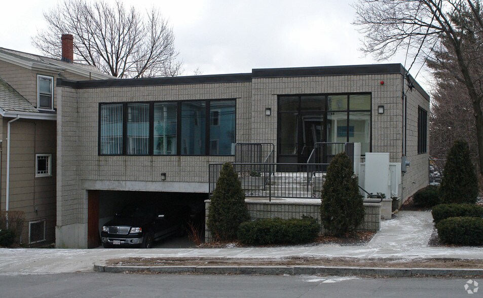 48 Summer St, Watertown, MA à louer - Photo de l’immeuble – Image 3 sur 17