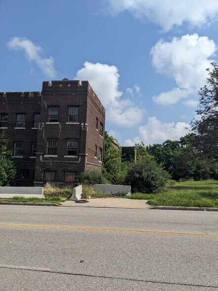 1835 Noble Rd, East Cleveland, OH à vendre - Photo de l’immeuble – Image 3 sur 15