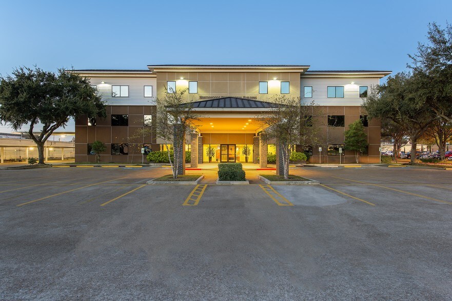 17045 St. Edwards Dr, Houston, TX à vendre - Photo de l’immeuble – Image 3 sur 21