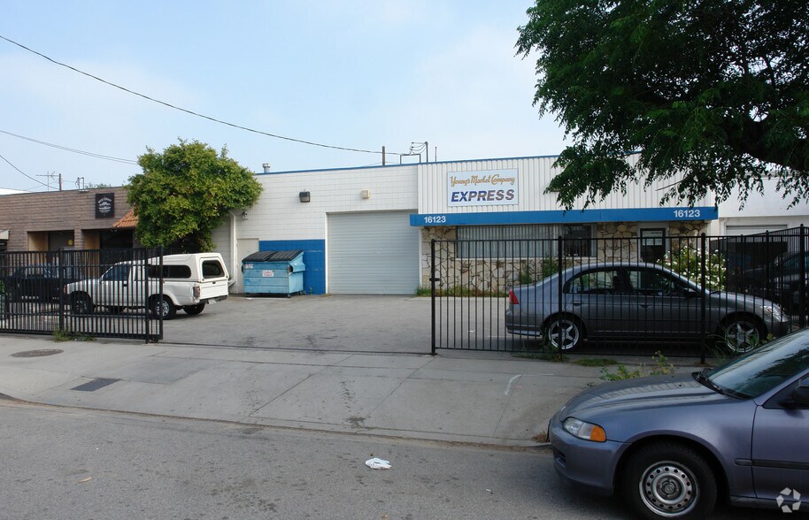 16123 Covello St, Van Nuys, CA à louer - Photo de l’immeuble – Image 2 sur 2