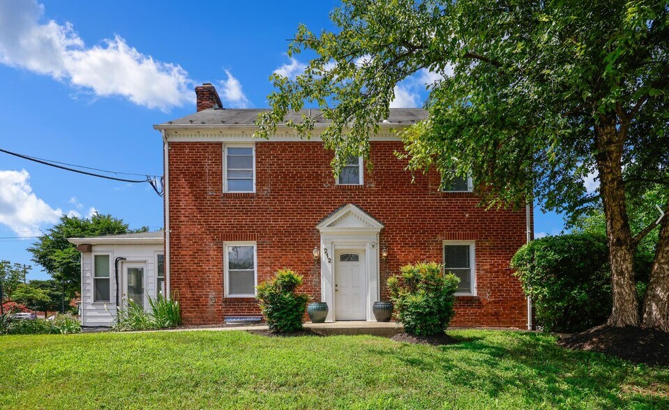 212 S Frederick Ave, Gaithersburg, MD à louer - Photo de l’immeuble – Image 1 sur 14