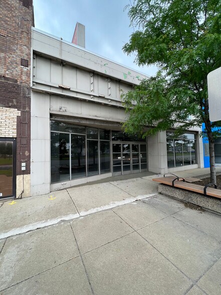 1744-1758 Fort St, Lincoln Park, MI à louer - Photo de l’immeuble – Image 2 sur 5