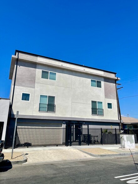 6032 S Vermont Ave, Los Angeles, CA à vendre - Photo de l’immeuble – Image 1 sur 23
